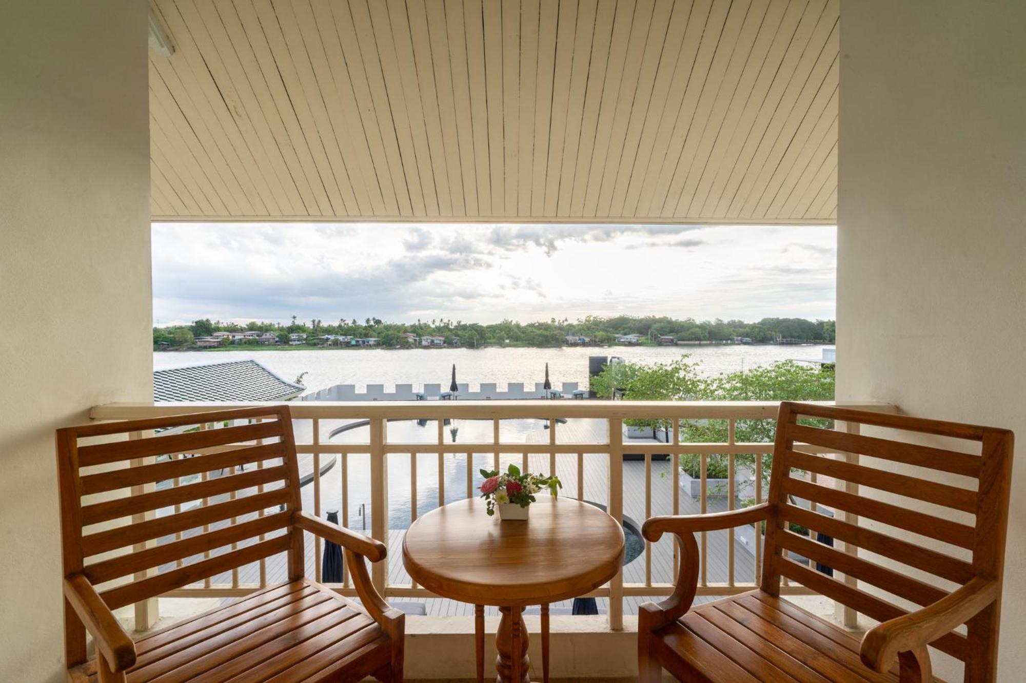 Kalanan Riverside Resort Nonthaburi Bagian luar foto