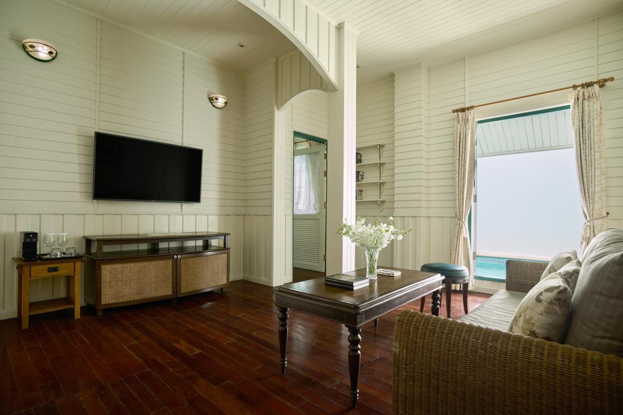 Kalanan Riverside Resort Nonthaburi Bagian luar foto